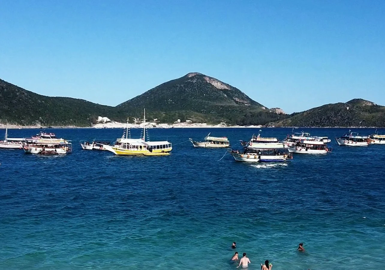 Arraial do Cabo: Guided Boat Tour + Roundtrip Transfer + Lunch