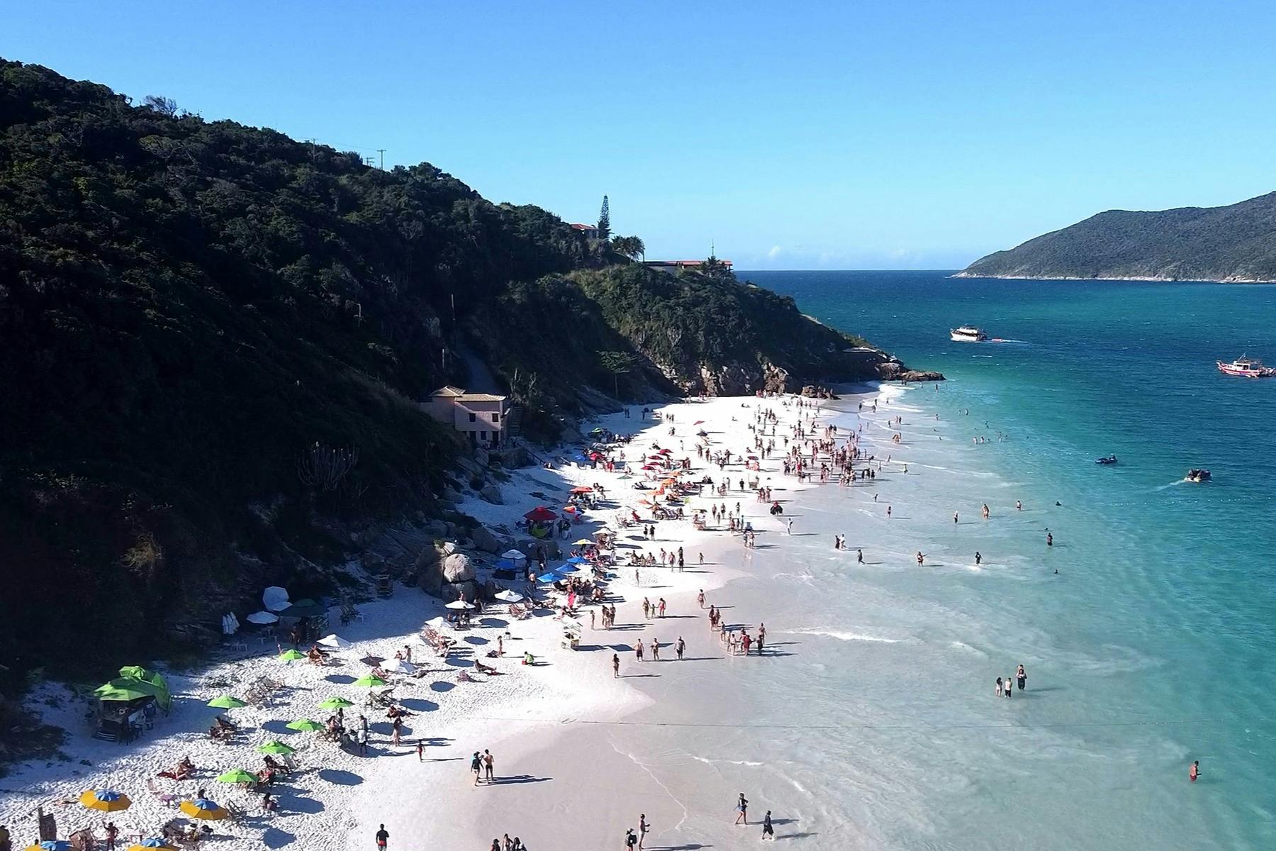 Arraial do Cabo: Guided Boat Tour + Roundtrip Transfer + Lunch
