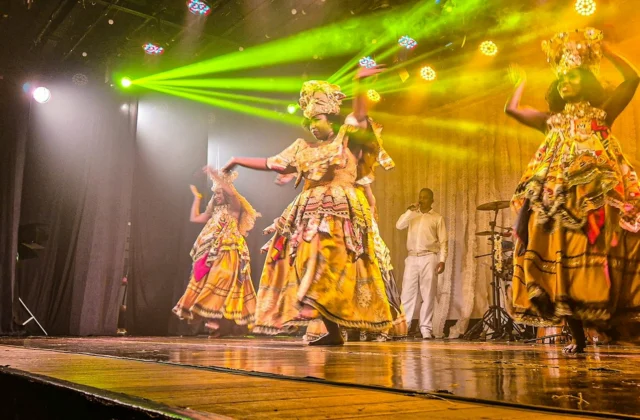 Rio de Janeiro: Ginga Tropical Show – Brazilian Rhythms