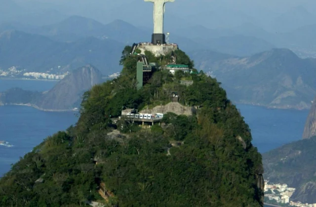 Rio de Janeiro: Guided City Tour + Cable Car & Train Ticket + Lunch + Transfers