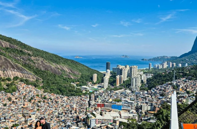 Rio de Janeiro: Rocinha Favela Guided Jeep Tour + Hotel Transfer